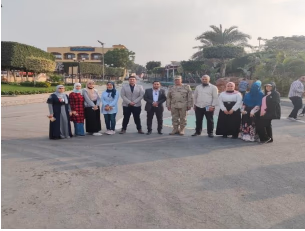 صورة جماعية لطلاب خلال زيارة إدارة الحرب الكيميائية 1